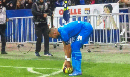 孔帕尼：卡尔能否和梅西相比？我们只想让他成为最好的卡尔