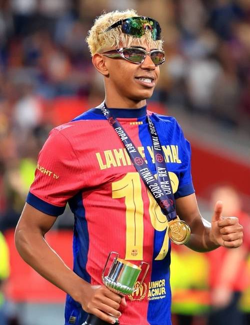 欧冠淘汰赛前瞻：巴萨客场挑战曼联,（欧冠淘汰赛看点：巴萨做客老特拉福德挑战曼联）