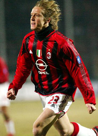 日职联战报：大卫补时锁定胜局，横滨水手3-1十人大阪樱花（日职联战报：大卫补时一锤定音，横滨水手3-1击败十人大阪樱花）