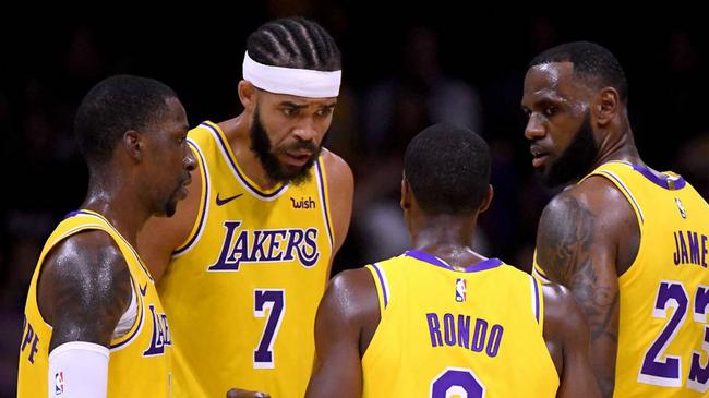 喜忧参半！广东新外援奎恩首秀狂砍27分8板4助攻 力劈篮筐但三分球失准（一喜一忧！广东新援奎恩处子战27分8板4助，攻筐强硬但三分失灵）