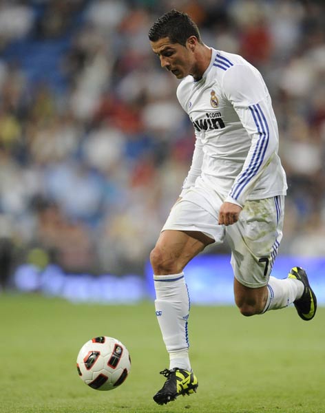 意甲媒体透露：米兰罗马寻锋目标不重合，米兰在关注佩莱格里诺，罗马想要齐尔克泽（意媒：米兰、罗马寻锋目标各异，米兰关注佩莱格里诺，罗马追逐齐尔克泽）