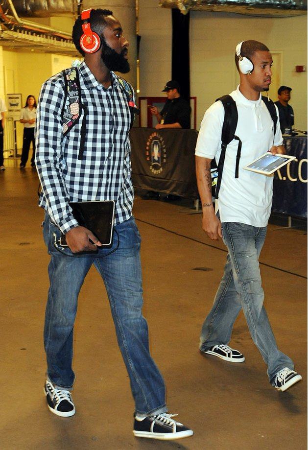 孔帕尼：阿方索等人复出的故事，是我们点燃团队精神的新火焰（孔帕尼：阿方索等人的回归经历，为团队精神注入新的火种）