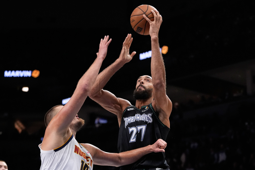 博洛尼亚vs那不勒斯：奥尔索利尼、达林加首发，麦克托米奈、霍伊伦出战（博洛尼亚战那不勒斯：奥尔索利尼、达林加先发，麦克托米奈、霍伊伦登场）